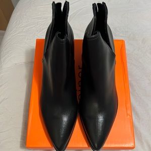 Women’s bootie in black. NEVER WORN! No refunds